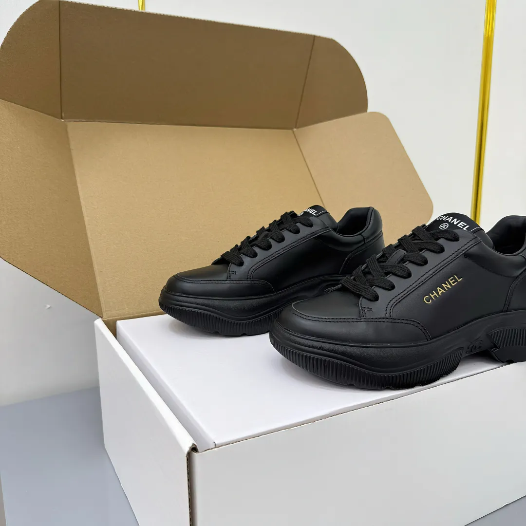 👟👟Ex-factory price 620👟👟 Chanel bread shoes ~ original calfskin panda shoes Chanel 25C latest hot style panda black and white sports shoes casual sneakers Xiaoxiang hot item classic black and white panda color coco girls must pay Fabric: original custom mixed sheepskin lining: original imported breathable mesh lining outsole: Original molded rubber + TPU combination Size: Women's 35-41